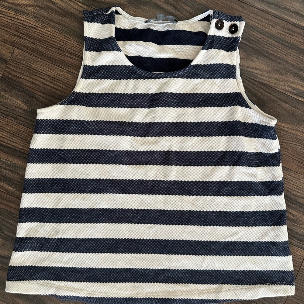 Anthropologie women’s Sleeveless Top with Button Detail size small